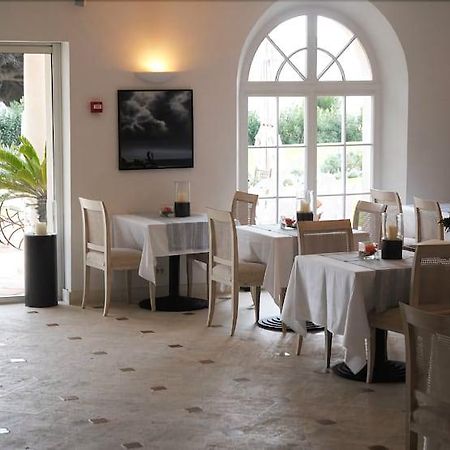 Hotel Villa Les Rosiers Grimaud Exterior photo